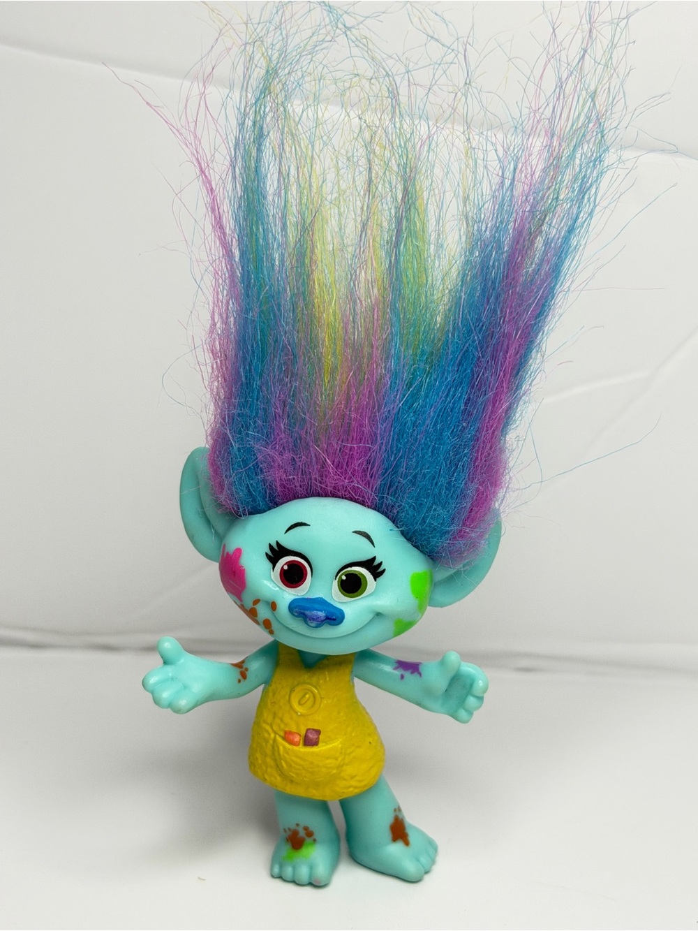 DREAMWORKS TROLLS HARPER COLLECTIBLE FIGURE TOY MINI PAINT SPLATTER RAINBOW HAIR